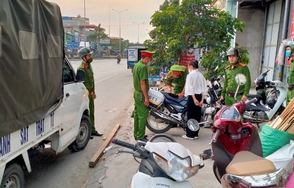 Phòng Cảnh sát QLHC về TTXH: Tăng cường bảo đảm trật tự công cộng tuyến Đình Vũ